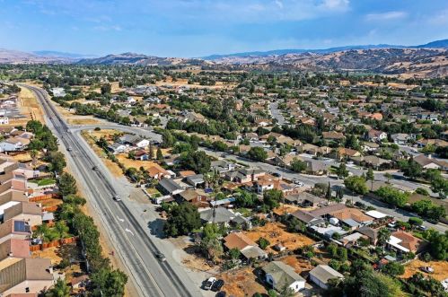 3130 Airline Hwy, Hollister CA  95023-9725 exterior