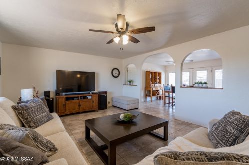 4660 Tumacacori Dr, Tumacacori, AZ 85645-9758