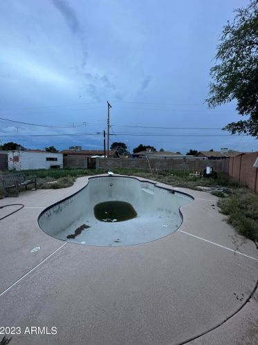 4544 48th Dr, Phoenix, AZ 85031-1302