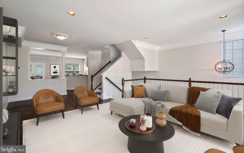 16571 Bramblewood Ln, Woodbridge VA  22191-6014 exterior