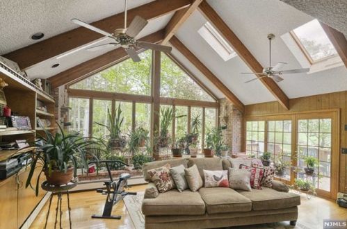 17 Colonial Dr, Allendale NJ  07401-1401 exterior