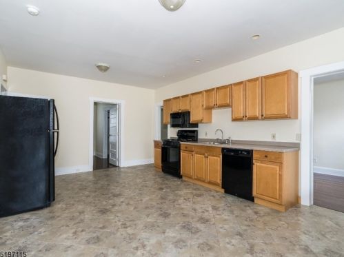 93 Bay St, Montclair NJ  07042-4863 exterior