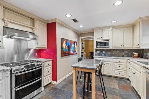 9335 Frst Hl Blvd, Dallas TX 75218-4004 exterior