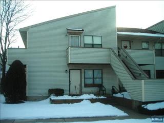 2 Coriander Way, Englewood, NJ 07631-3352