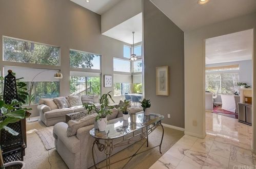 136 Valero Cir, Calabasas CA  91377-5551 exterior