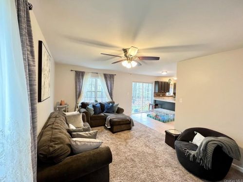 20 Dogwood Dr, Middletown NY 10940-1801 exterior