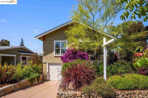 2302 Damuth St, Oakland, CA 94602-2439