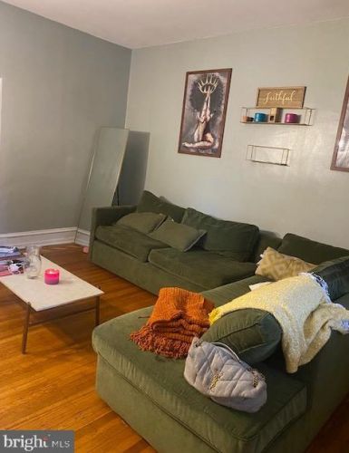 5933 Carpenter St, Philadelphia, PA 19143-3011