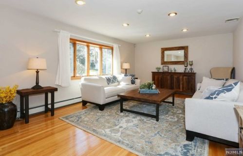 1 Cedar Ct, Closter NJ  07624-1012 exterior