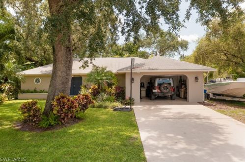 216 Greenwood Ave, Lehigh Acres FL 33972-4030 exterior