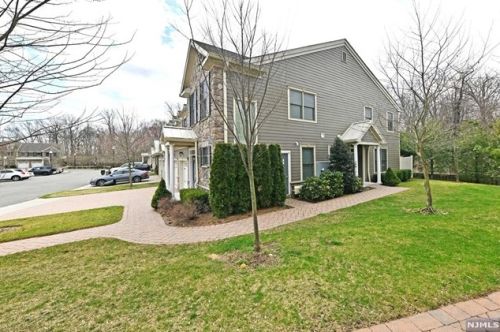 1501 Whitney Ln, Allendale, NJ 07401-1774