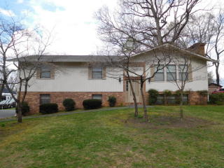 2323 Chesterfield Dr, Maryville, TN 37803-6508
