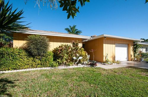 20 Crooked Ln, Naples, FL 34112-0203