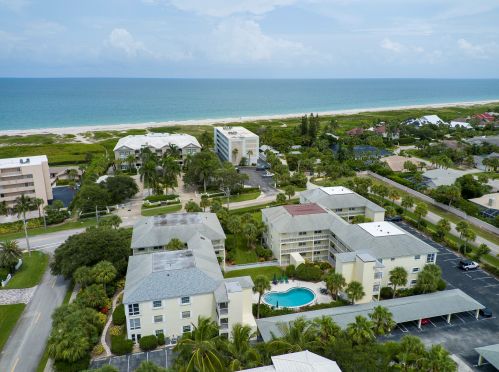 1441 Ocean Dr, Vero Beach, FL 32963-2334