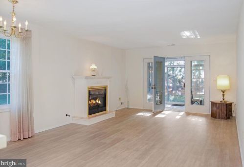 25 Meadowwood Ct, Columbus NJ 08022-1026 exterior