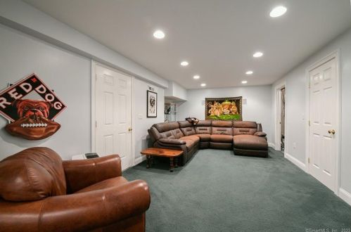 16 Marie Ln, Wallingford CT  06492-1935 exterior