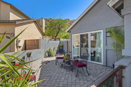 1723 Behrend Dr, Phoenix AZ  85024-1207 exterior