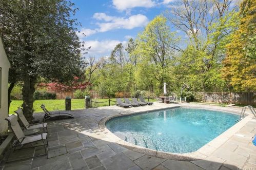21 Fox Meadow Rd, Scarsdale, NY 10583-2901