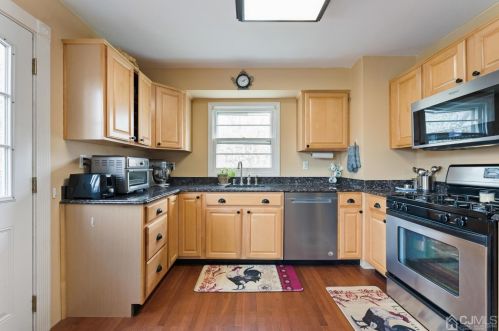 15 Downing Dr, East Brunswick, NJ 08816-3919