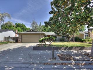 975 Perrelli St, Gilroy, CA 95020-5518