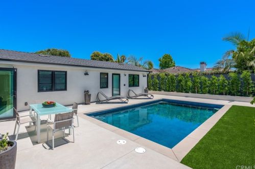 1712 Tradewinds Ln, Newport Beach CA  92660-4312 exterior
