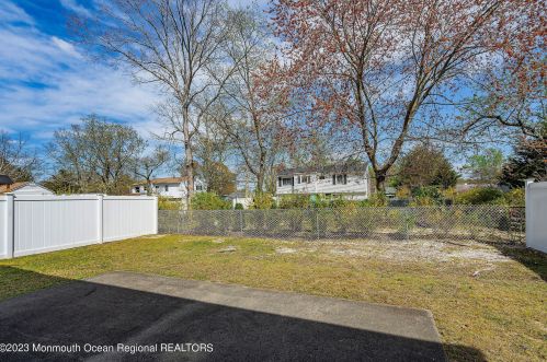 24 Sunnydale Dr, Berkeley Township NJ  08721-1379 exterior