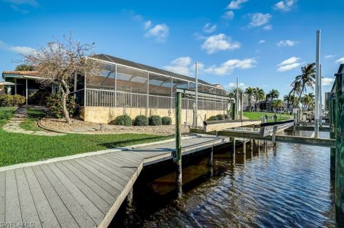 2012 27th Ter, Cape Coral FL  33904-3256 exterior