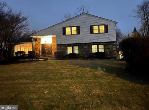 636 Killdeer Ln, Huntingdon Valley, PA 19006-2122