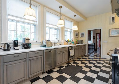 20 Arch St, Dover NH 03820-3627 exterior