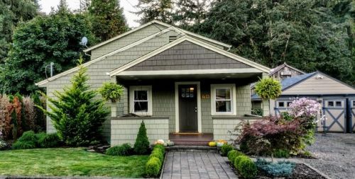 710 Hicks St, Silverton, OR 97381-2324