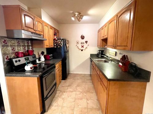 279 Berwick Ct, Panamoka, NY 11961-1113