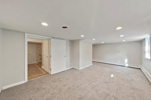 35 Riverview Rd, Rocky Hill CT  06067-1569 exterior