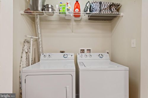 262 Melbourne Ln, Navy Sup Dpt PA  17055-6674 exterior