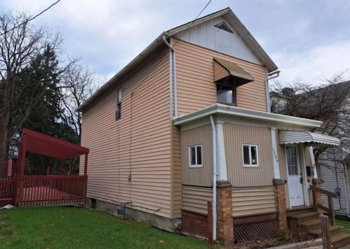 1706 Moravia St, New Castle, PA 16101-5807