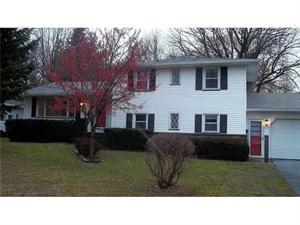 152 Queens Ln, Rochester, NY 14617-5403