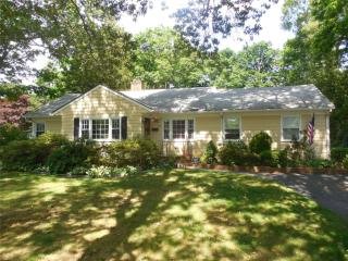 18 Suydam Ln, Bay Port, NY 11705-2107
