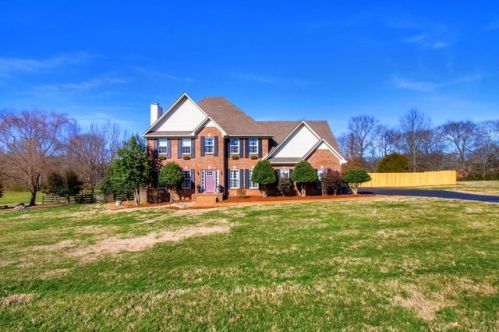 1305 Charleston Ln, Columbia, TN 38401-7345