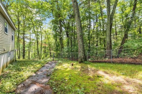 1 Nolet Ave, Salem NH  03079-1756 exterior