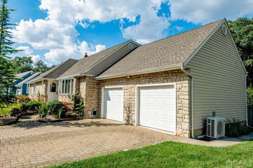 93 Farms Road Cir, East Brunswick, NJ 08816-2927