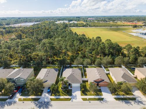 1323 Lexington Sq, Vero Beach, FL 32962-3434