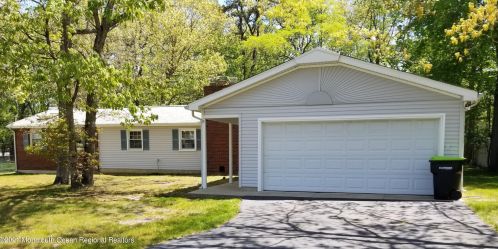 16 Francis Ave, Morganville, NJ 07751-1210