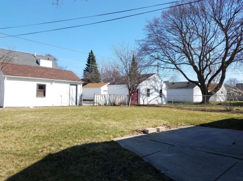 3744 Brust Ave, Milwaukee WI  53207-4062 exterior