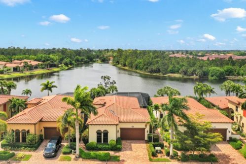 7935 Cordoba Pl, Naples, FL 34113-8774