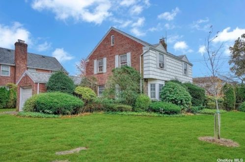 3 Revere Dr, Floral Park NY  11001-2814 exterior