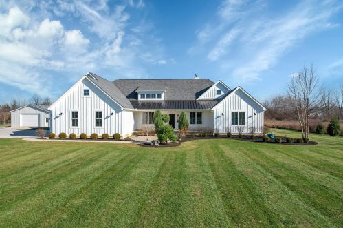 5565 Summit Rd, Pataskala, OH 43062-9364