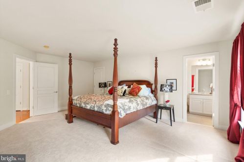 20906 Mcintosh Pl, Leesburg VA  20175-6372 exterior