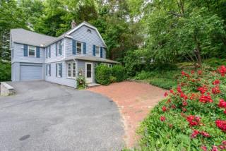 59 Little Neck Rd, Center Port, NY 11721-1614
