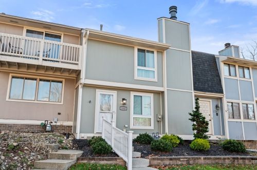 132 Rampart Ct, New Kensington, PA 15068-9346