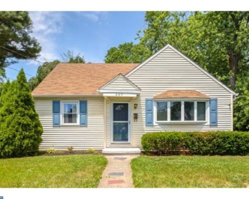 229 Albertson Ave, Barrington, NJ 08007-1204