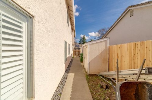 8856 Hiddenspring Way, Elk Grove CA  95758-6153 exterior